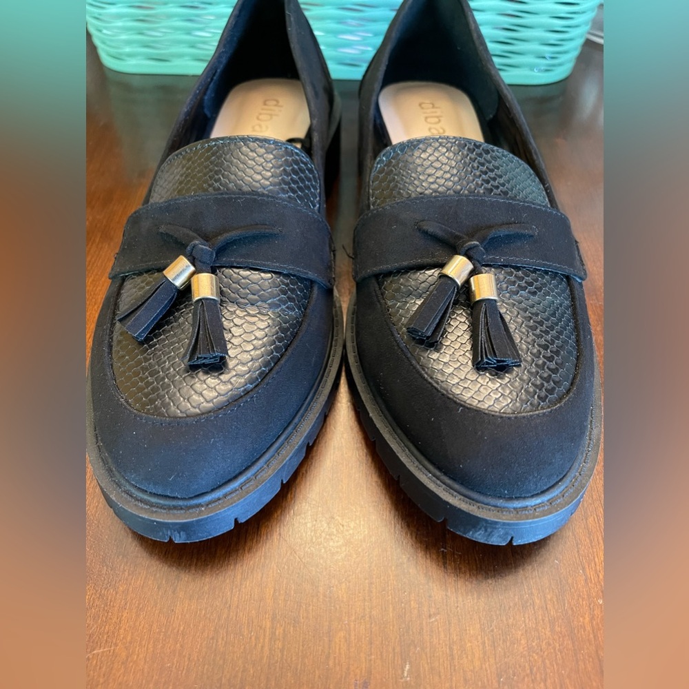 Diba Women's Black Round Toe Tassel shoes. Faux Suede/Leather - Picture 5 of 8